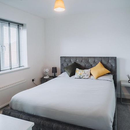 Deluxe 2 Bed Flat In Patchway Near Aztec West And Cribbs Causeway Bristol Apartman Kültér fotó