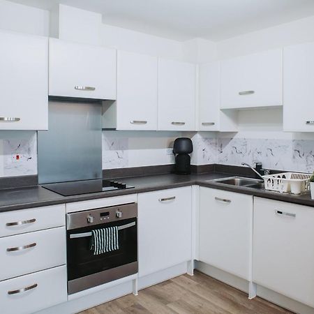 Deluxe 2 Bed Flat In Patchway Near Aztec West And Cribbs Causeway Bristol Apartman Kültér fotó