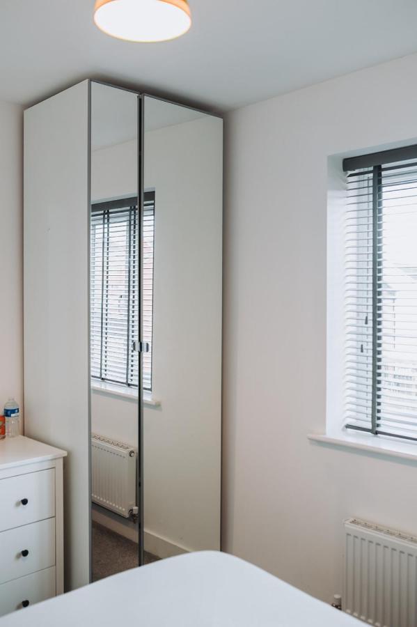 Deluxe 2 Bed Flat In Patchway Near Aztec West And Cribbs Causeway Bristol Apartman Kültér fotó