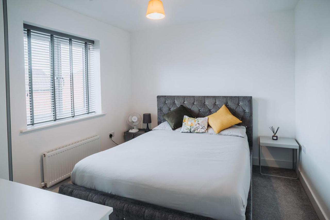 Deluxe 2 Bed Flat In Patchway Near Aztec West And Cribbs Causeway Bristol Apartman Kültér fotó