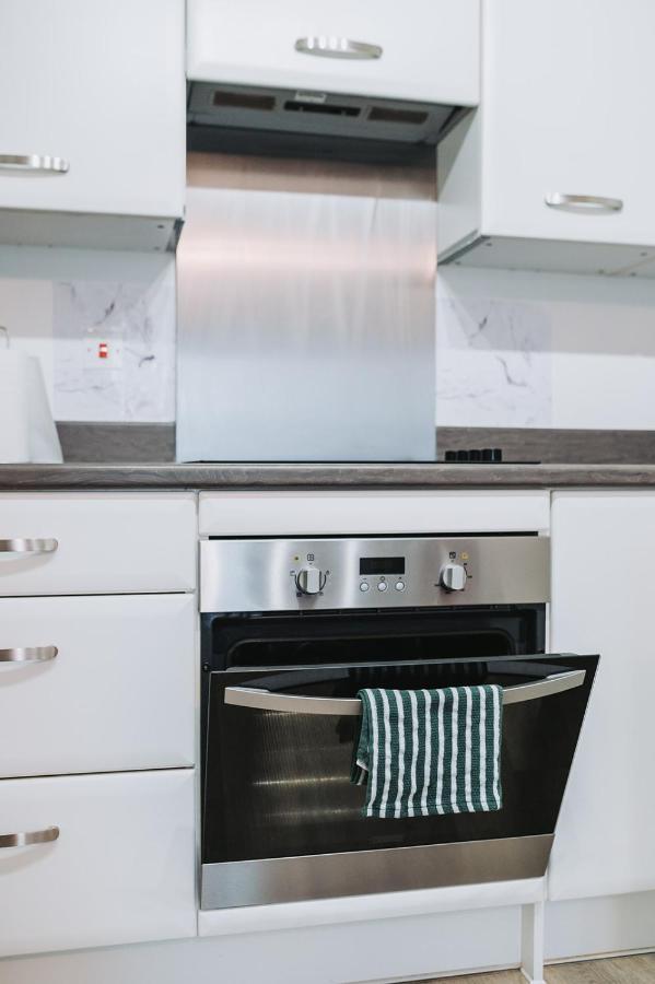 Deluxe 2 Bed Flat In Patchway Near Aztec West And Cribbs Causeway Bristol Apartman Kültér fotó