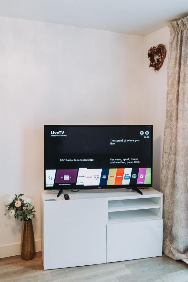 Deluxe 2 Bed Flat In Patchway Near Aztec West And Cribbs Causeway Bristol Apartman Kültér fotó