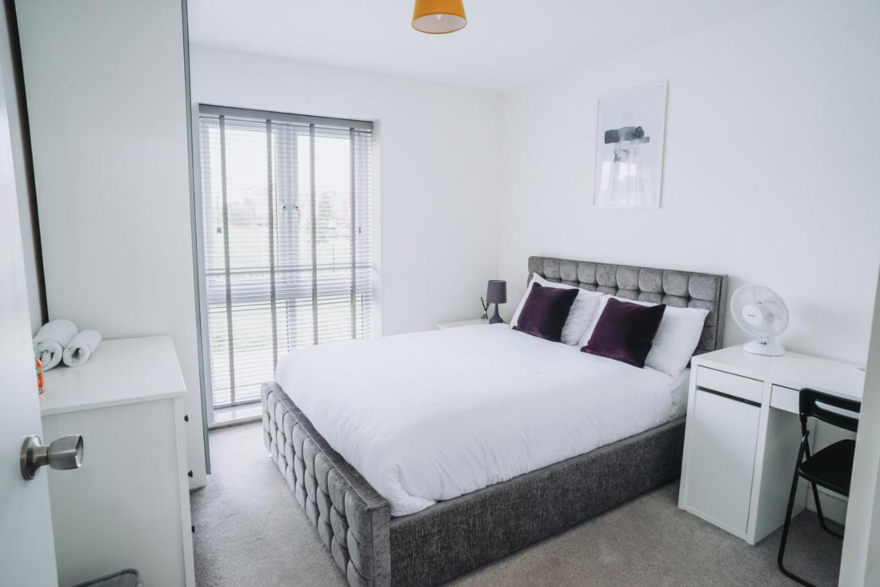 Deluxe 2 Bed Flat In Patchway Near Aztec West And Cribbs Causeway Bristol Apartman Kültér fotó