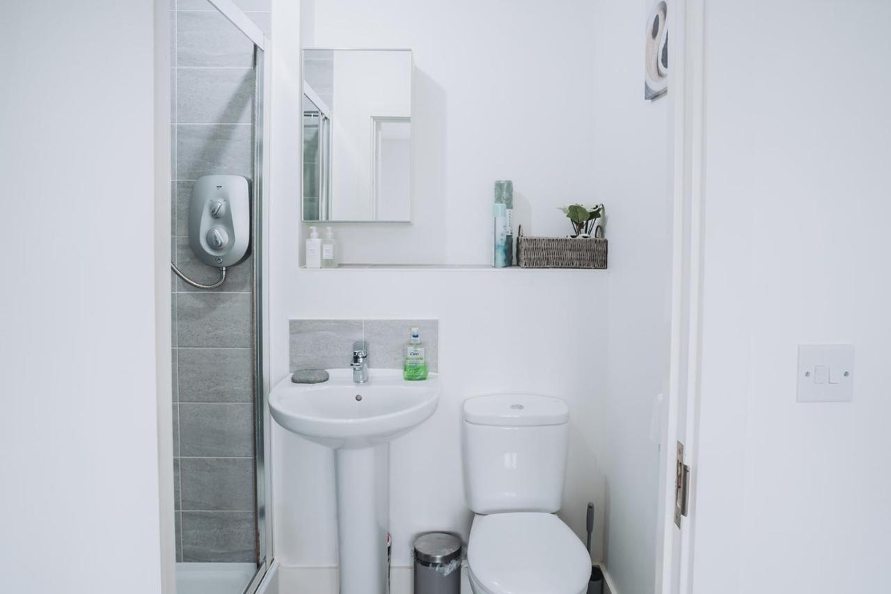 Deluxe 2 Bed Flat In Patchway Near Aztec West And Cribbs Causeway Bristol Apartman Kültér fotó