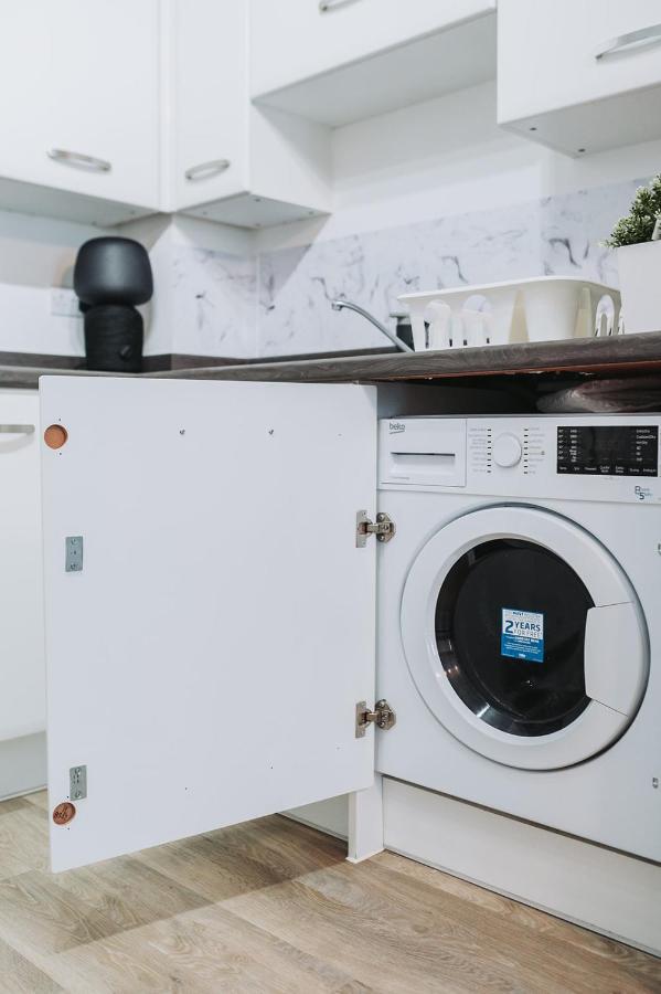 Deluxe 2 Bed Flat In Patchway Near Aztec West And Cribbs Causeway Bristol Apartman Kültér fotó