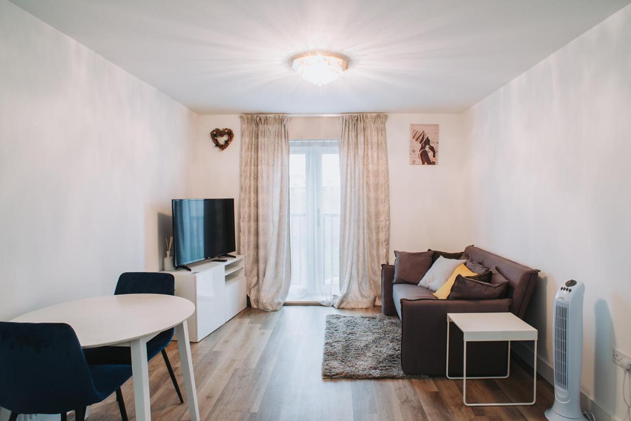 Deluxe 2 Bed Flat In Patchway Near Aztec West And Cribbs Causeway Bristol Apartman Kültér fotó